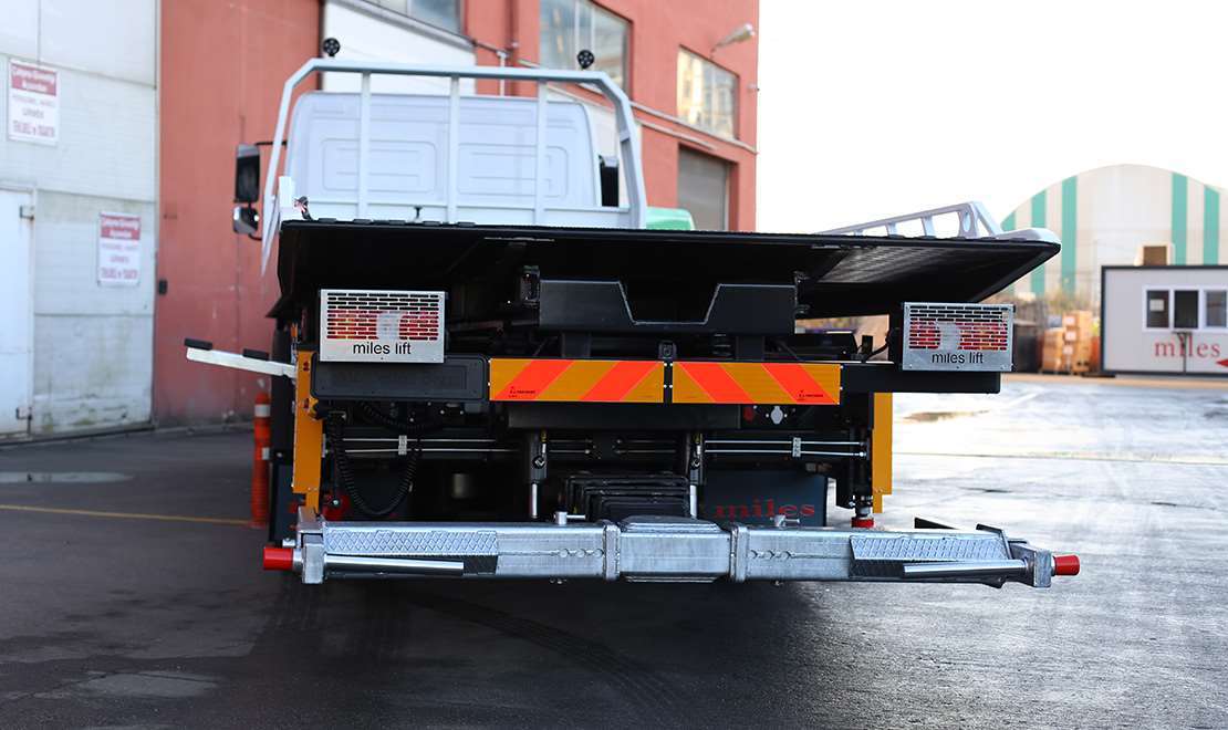 sliding-platform-recovery-truck-111118.jpg